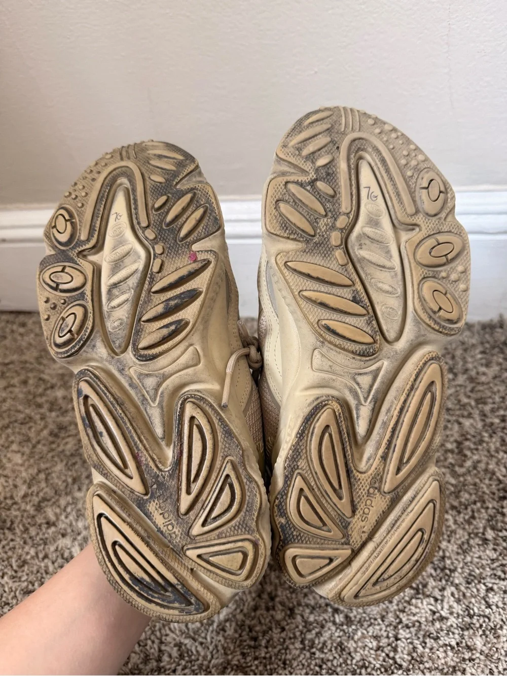 Adidas Ozweego Beige Tan Sneakers US 5.5